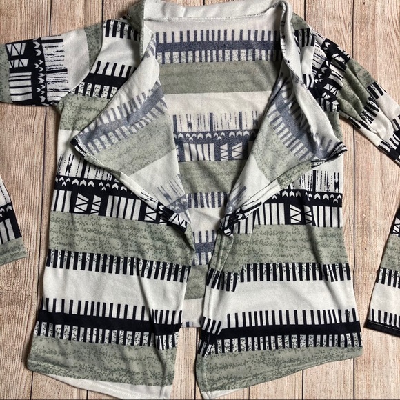 Lightweight Patterned Cardigan - Picture 4 of 12